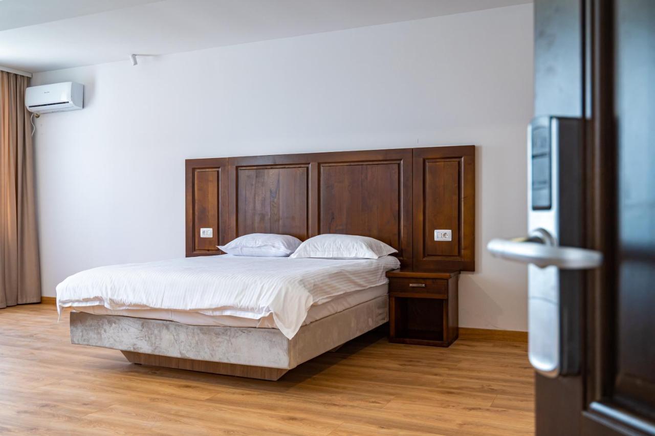 Hotel Voyager Năvodari Esterno foto