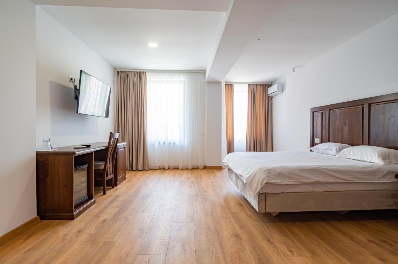Hotel Voyager Năvodari Esterno foto
