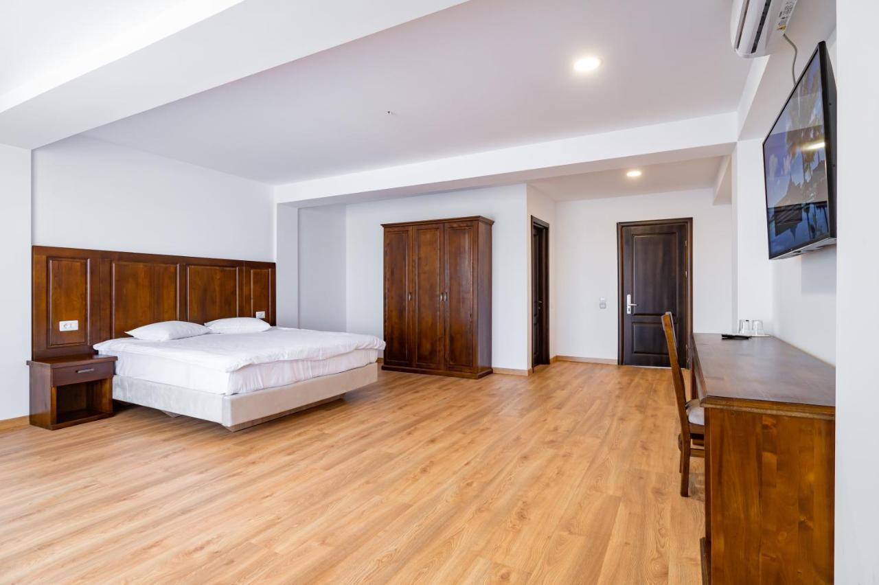 Hotel Voyager Năvodari Esterno foto