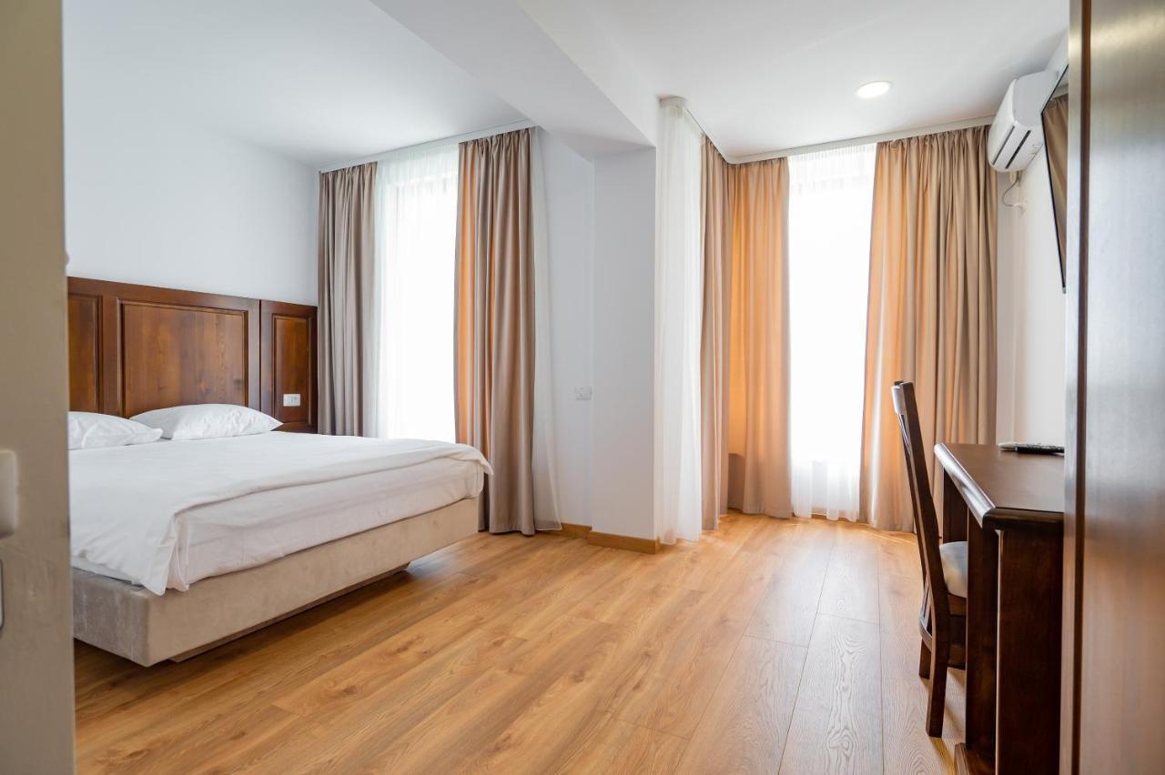 Hotel Voyager Năvodari Esterno foto