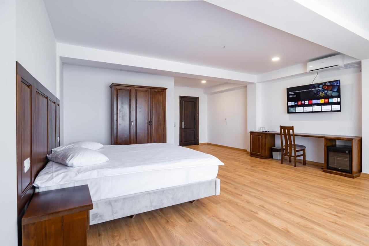 Hotel Voyager Năvodari Esterno foto
