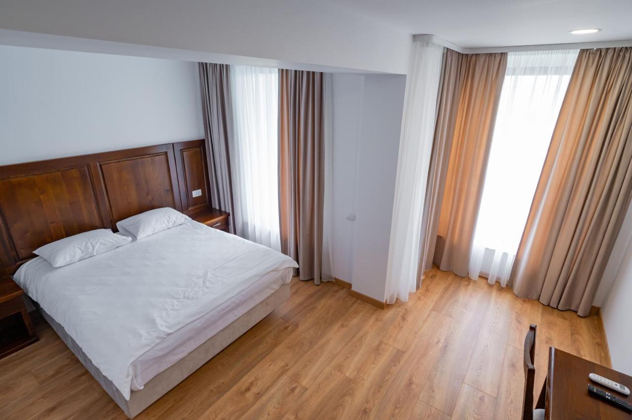 Hotel Voyager Năvodari Esterno foto