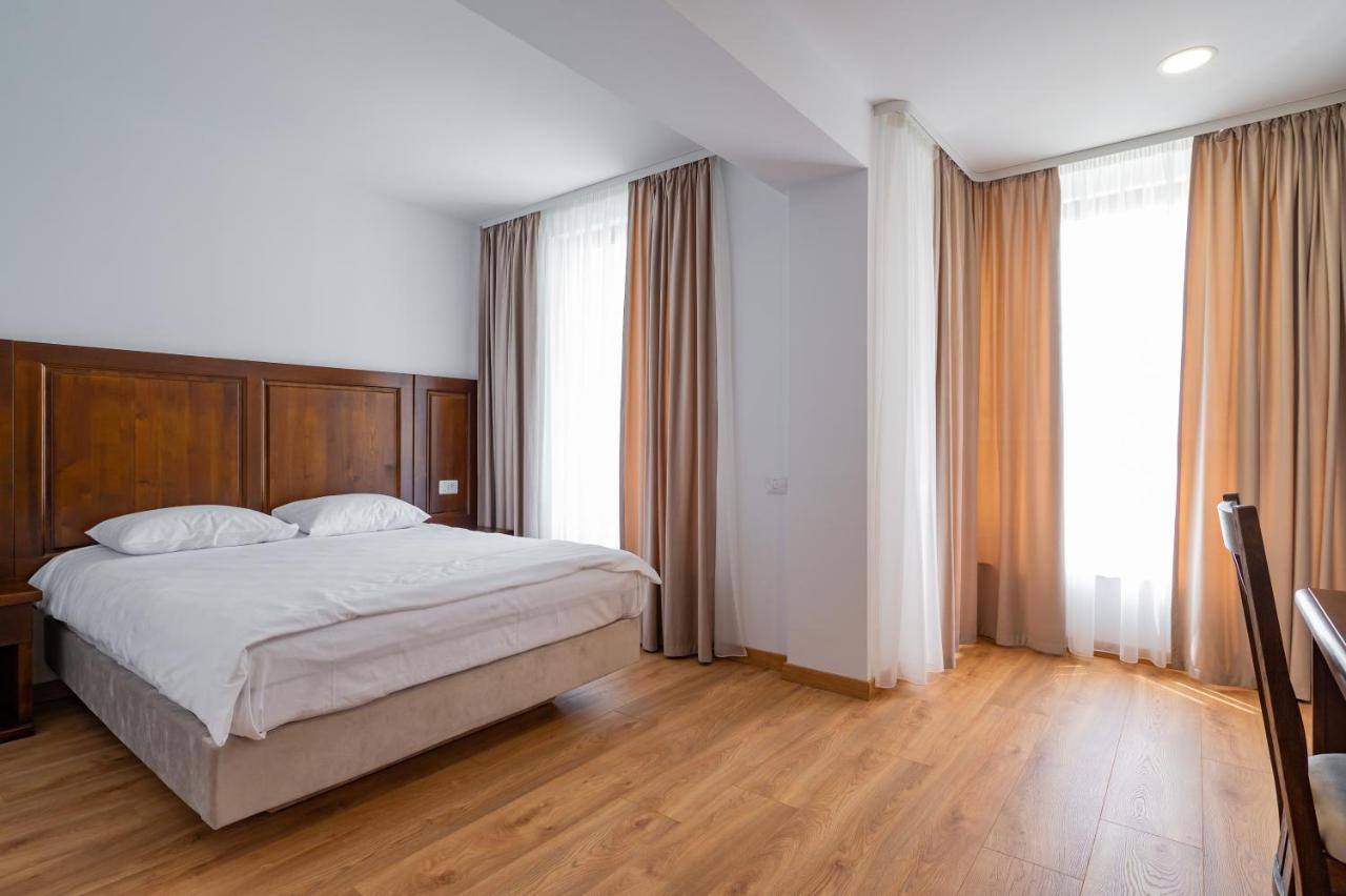 Hotel Voyager Năvodari Esterno foto
