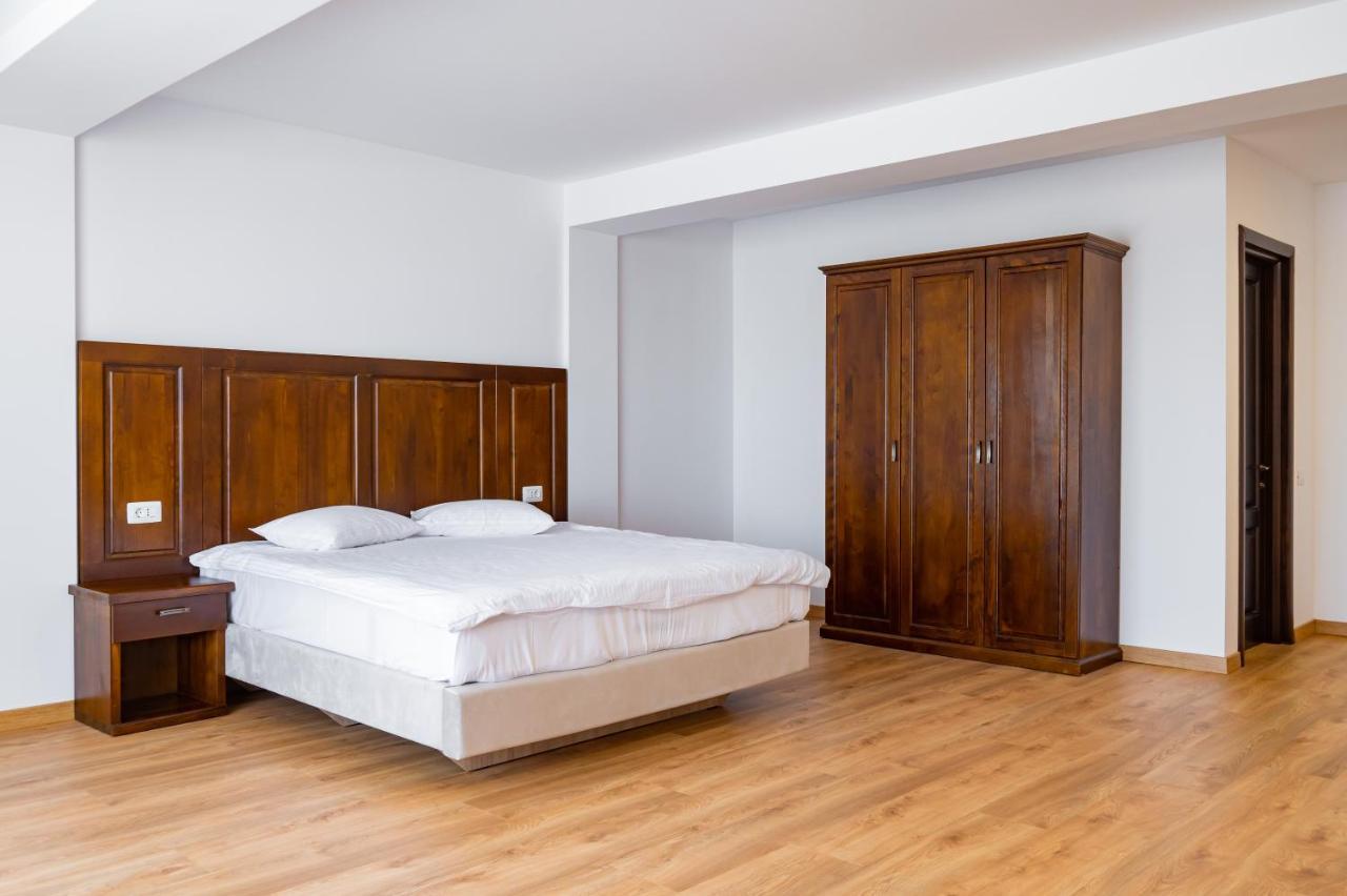 Hotel Voyager Năvodari Esterno foto