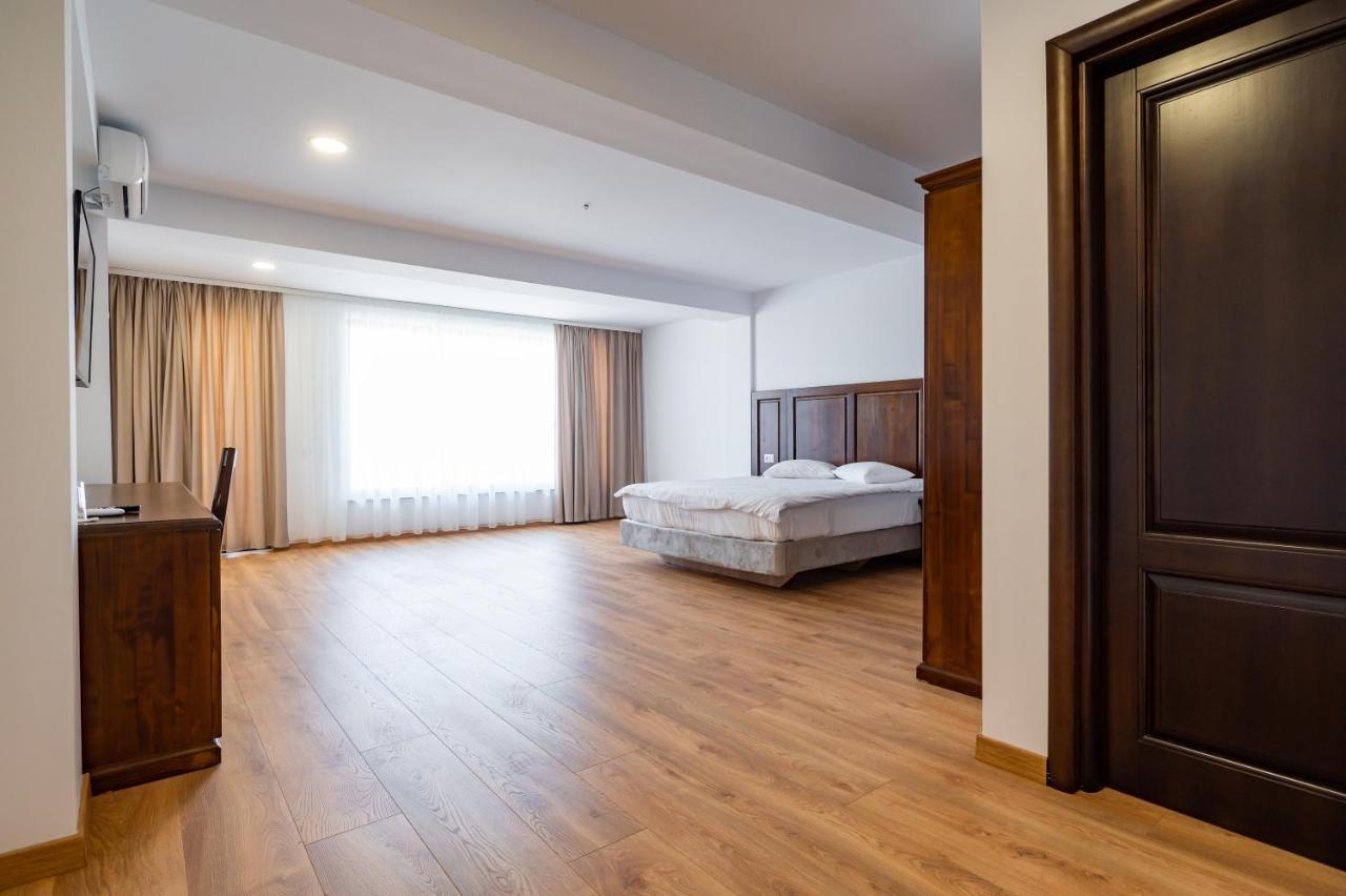 Hotel Voyager Năvodari Esterno foto