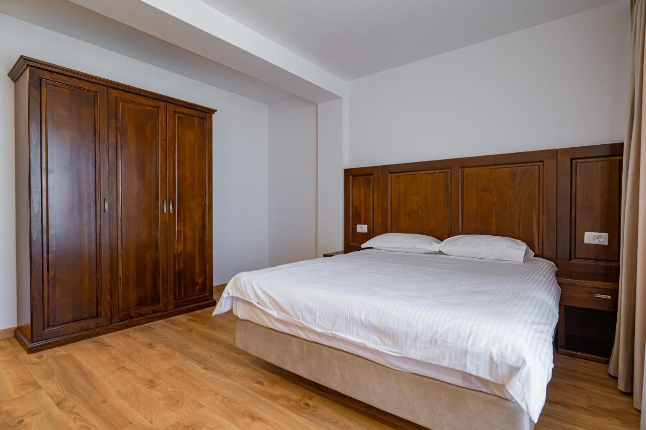 Hotel Voyager Năvodari Esterno foto
