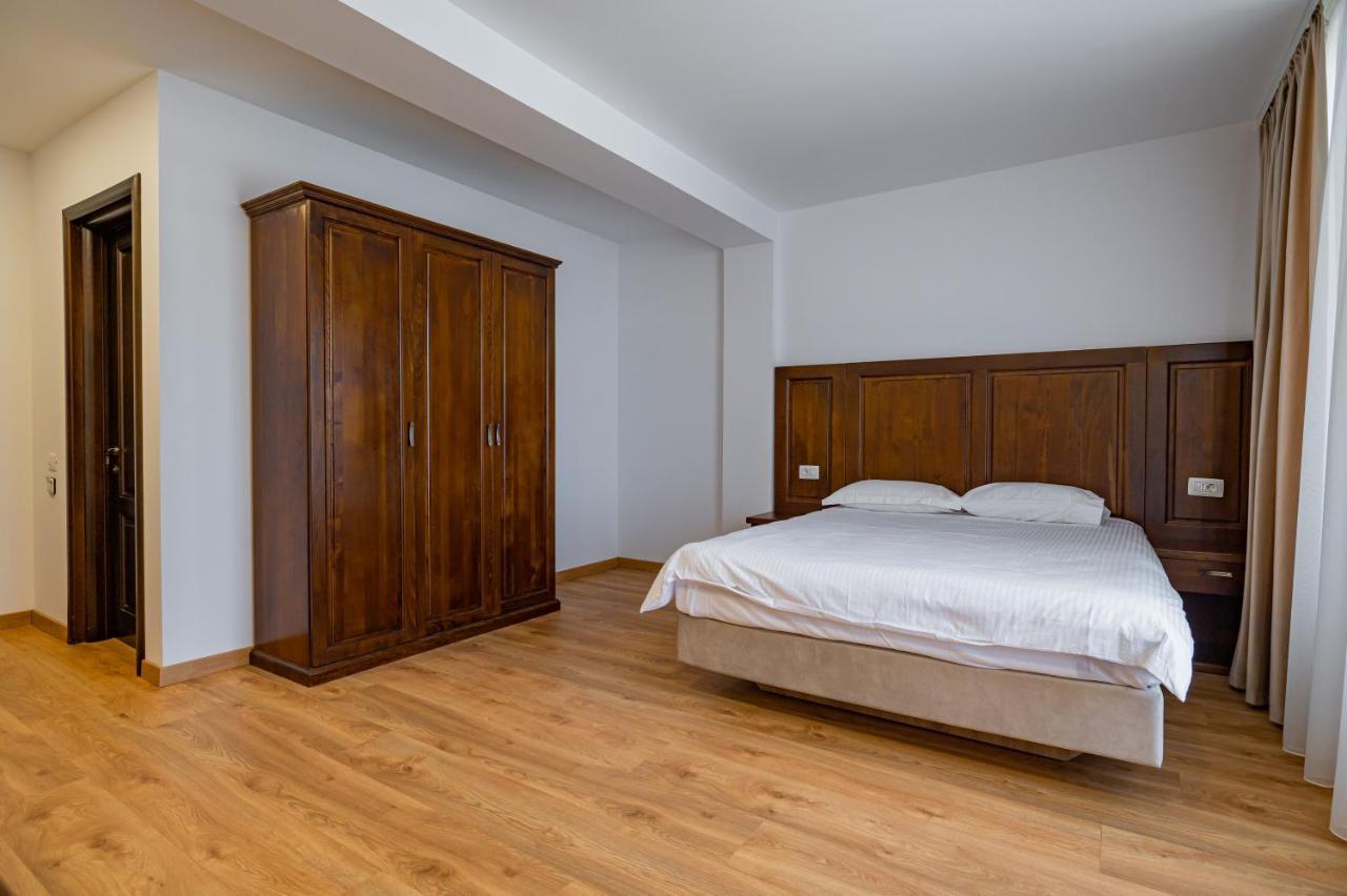 Hotel Voyager Năvodari Esterno foto