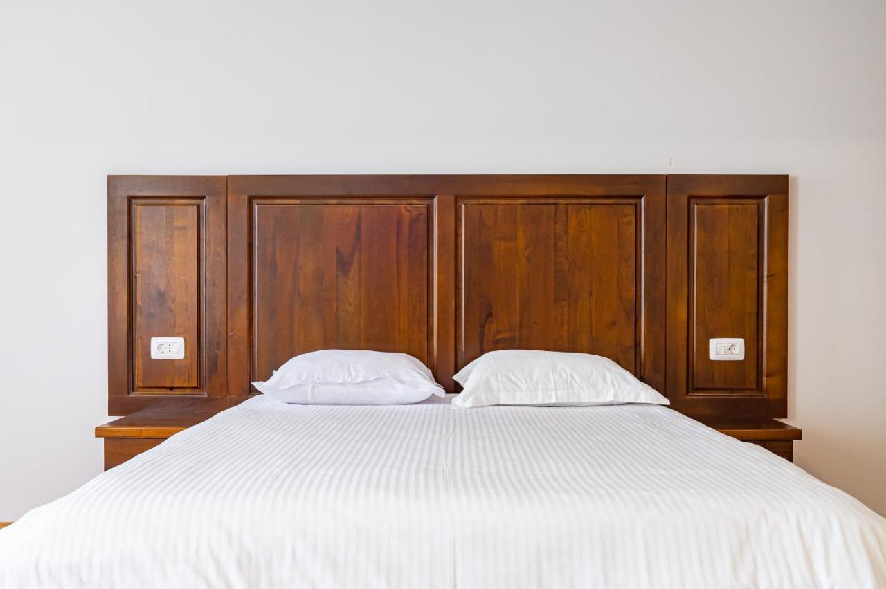 Hotel Voyager Năvodari Esterno foto