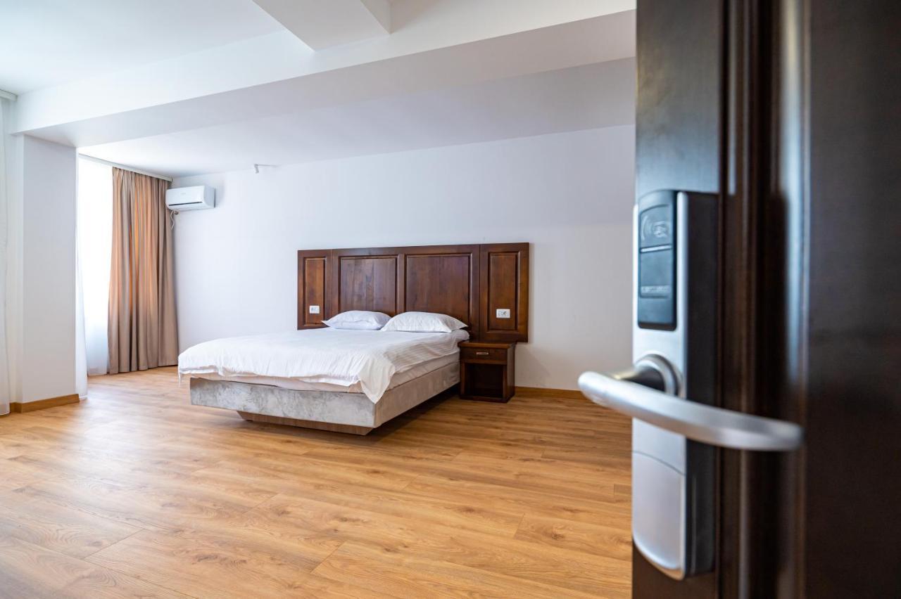 Hotel Voyager Năvodari Esterno foto