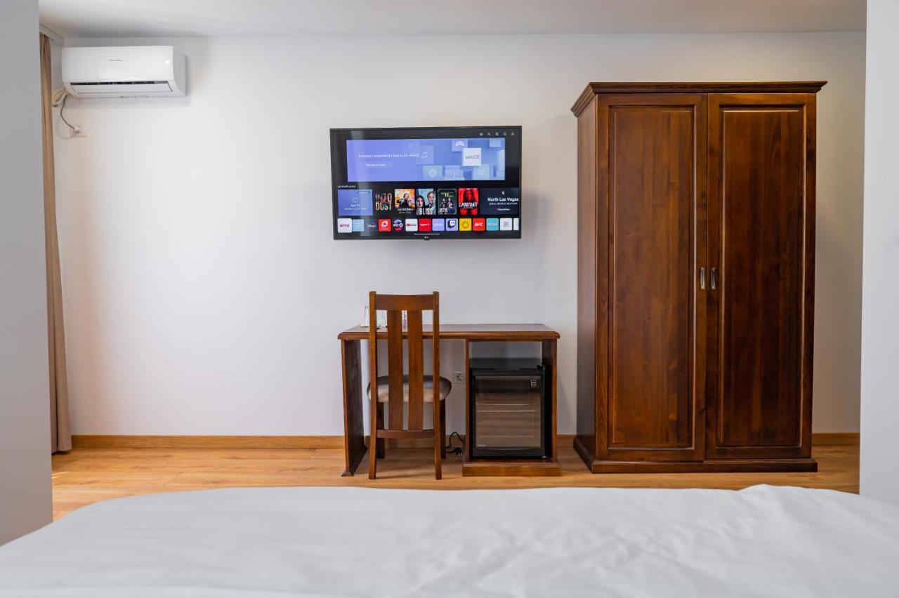 Hotel Voyager Năvodari Esterno foto