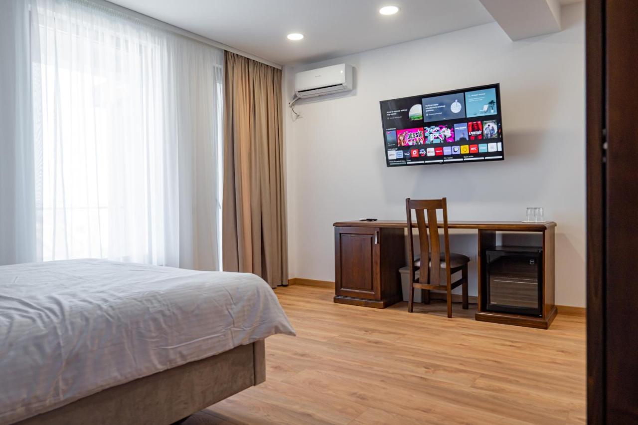 Hotel Voyager Năvodari Esterno foto