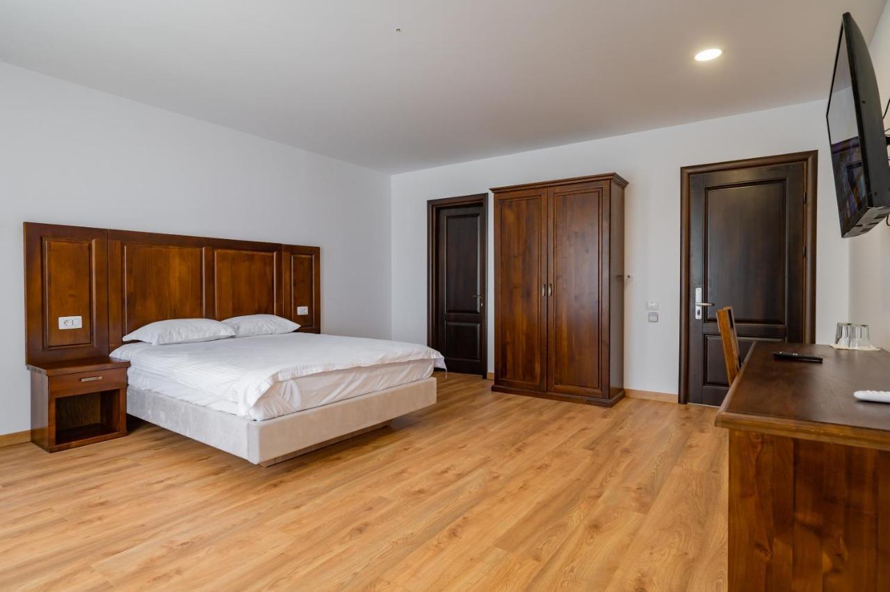 Hotel Voyager Năvodari Esterno foto