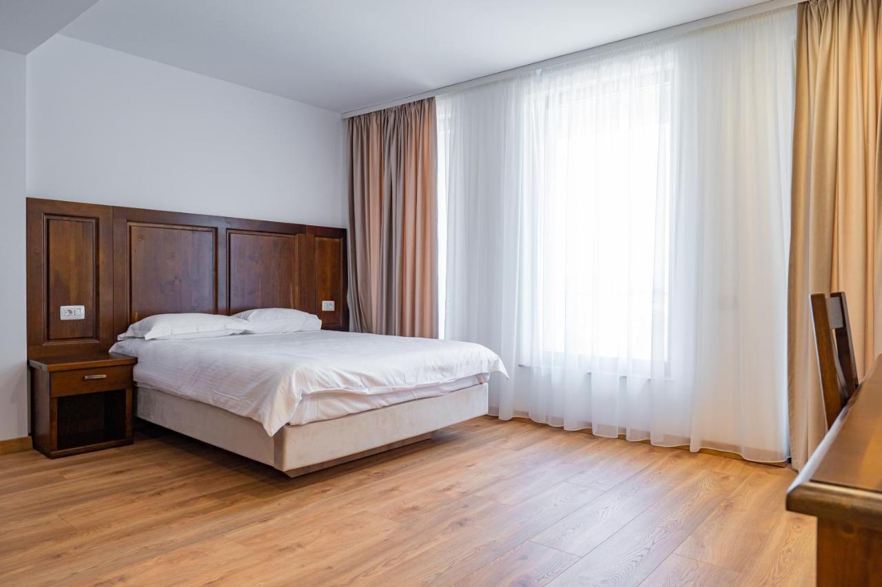Hotel Voyager Năvodari Esterno foto