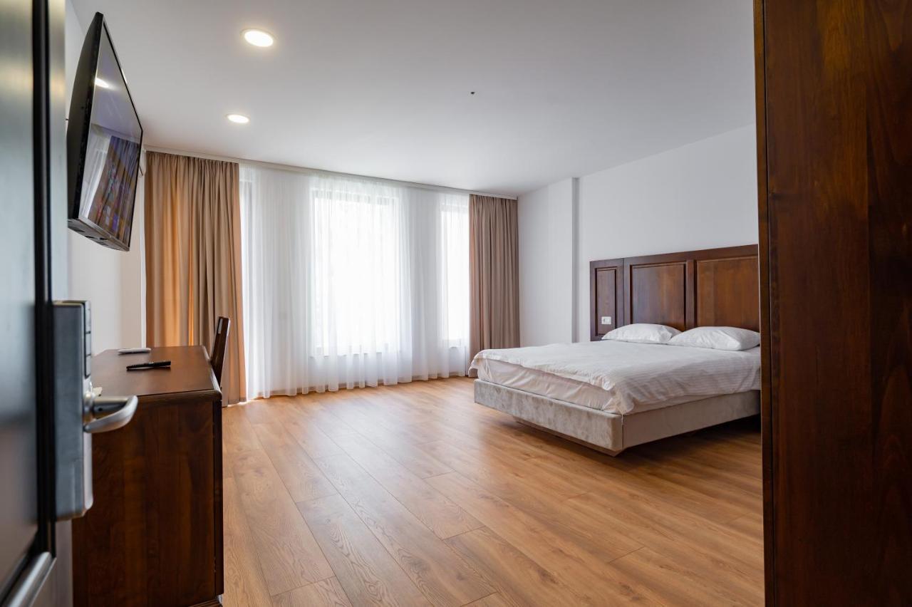 Hotel Voyager Năvodari Esterno foto