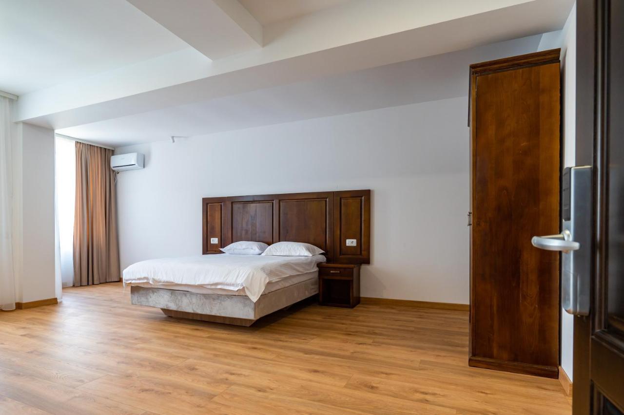 Hotel Voyager Năvodari Esterno foto