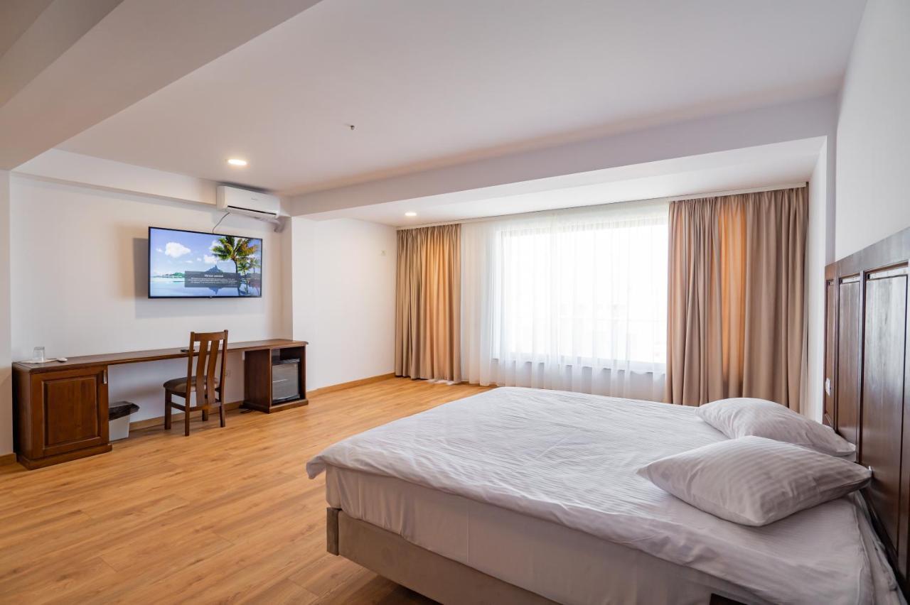 Hotel Voyager Năvodari Esterno foto