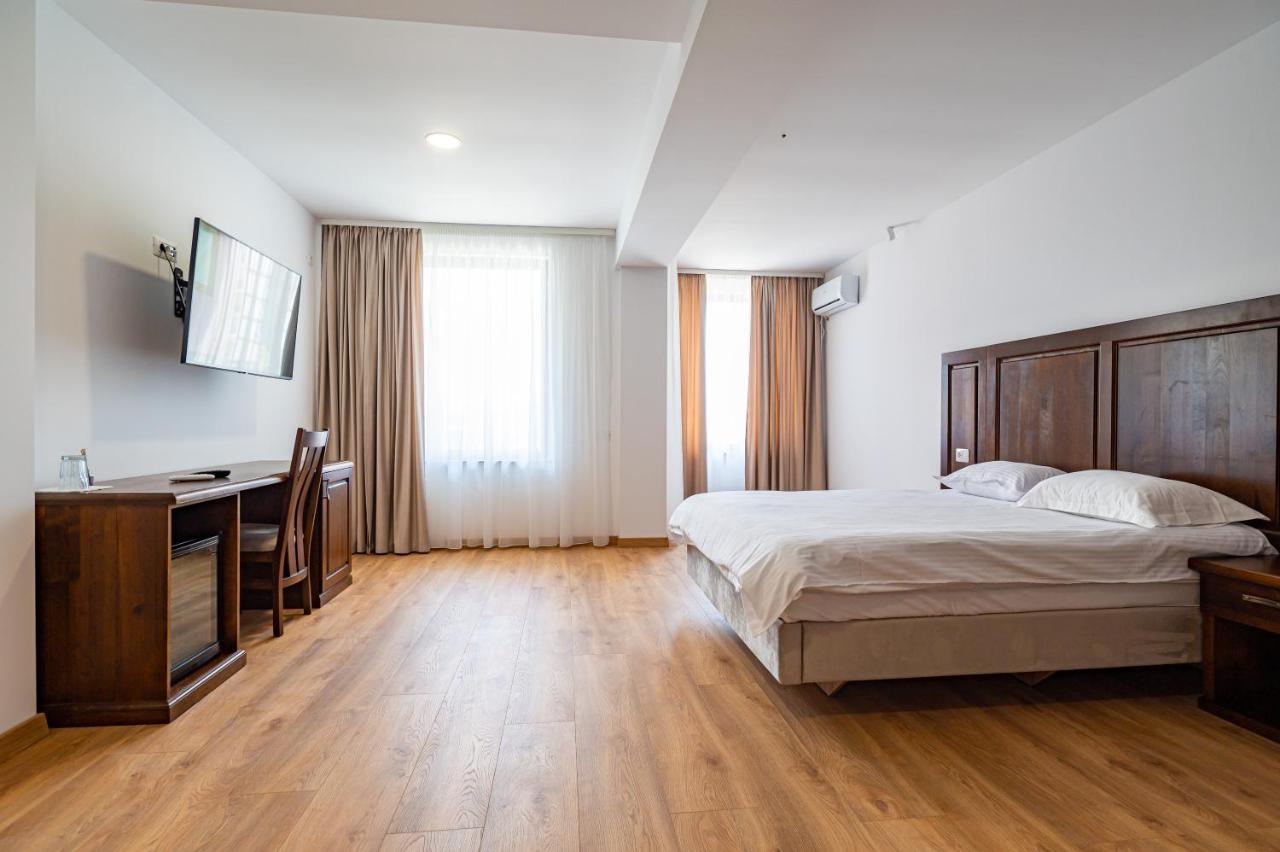 Hotel Voyager Năvodari Esterno foto