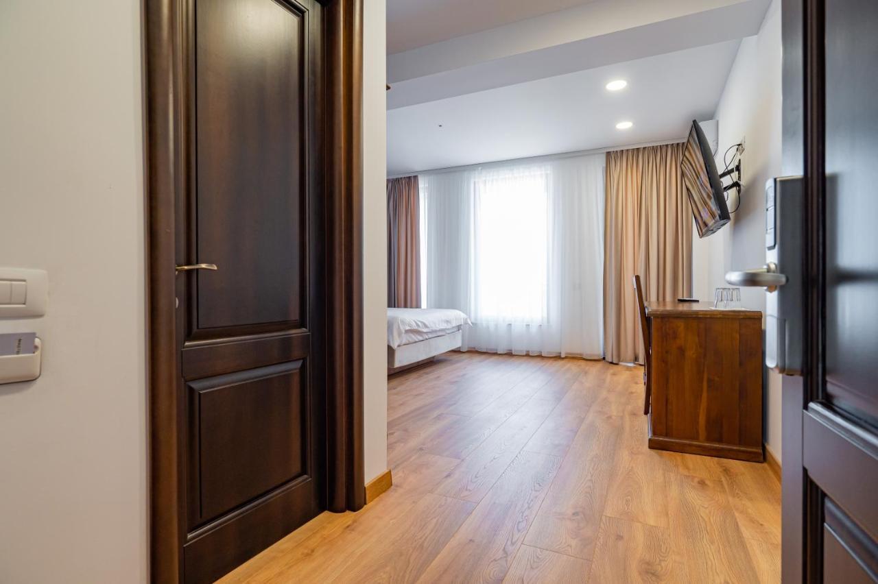 Hotel Voyager Năvodari Esterno foto
