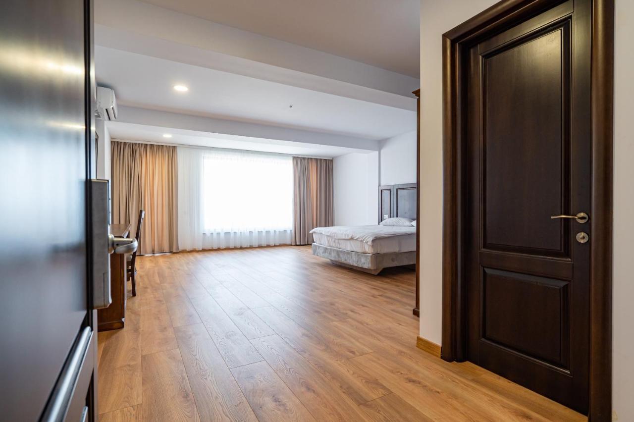 Hotel Voyager Năvodari Esterno foto