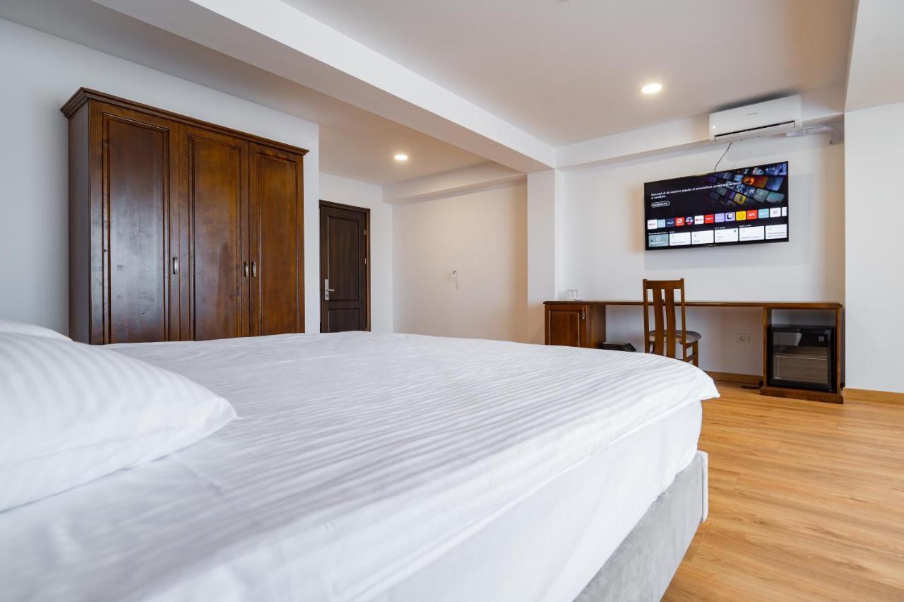Hotel Voyager Năvodari Esterno foto