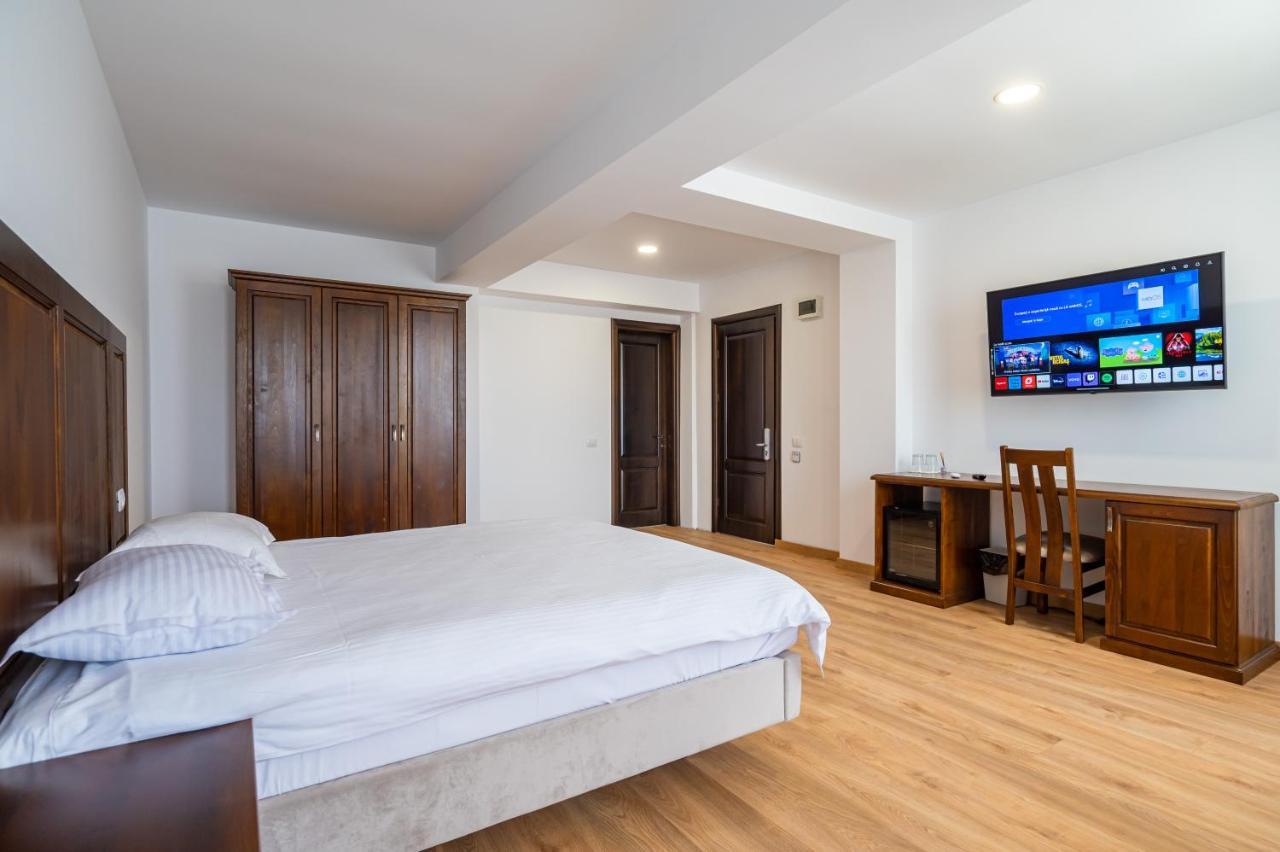 Hotel Voyager Năvodari Esterno foto