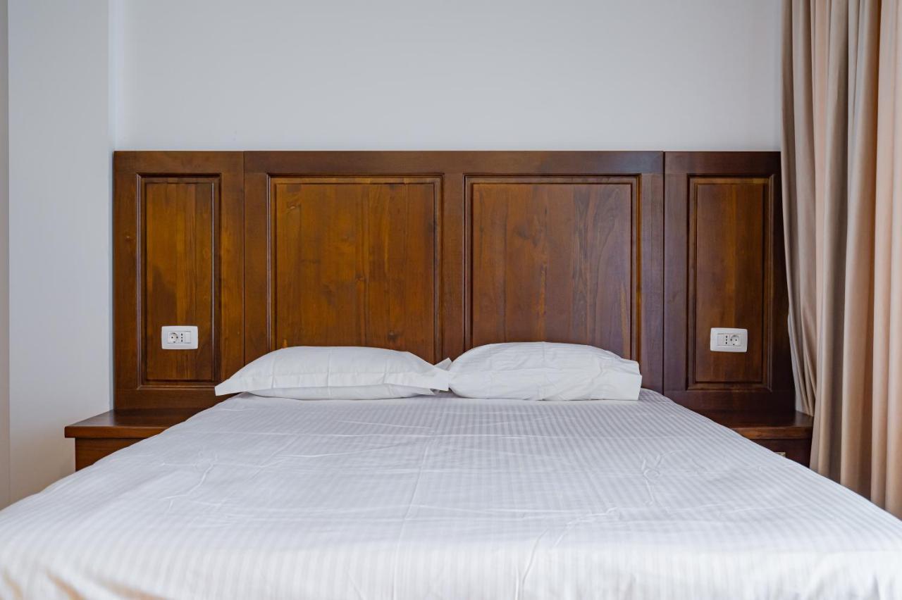 Hotel Voyager Năvodari Esterno foto